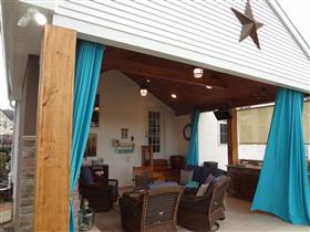Enjoy the new covered deck with all the amenities!!: 